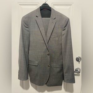 Kenneth Cole Men’s Suit (Gray - Size 42L, 36W)